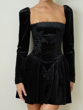 Miss Circle Yolanda Black Velvet Long Sleeve Mini Dress with Lace Trim Size S